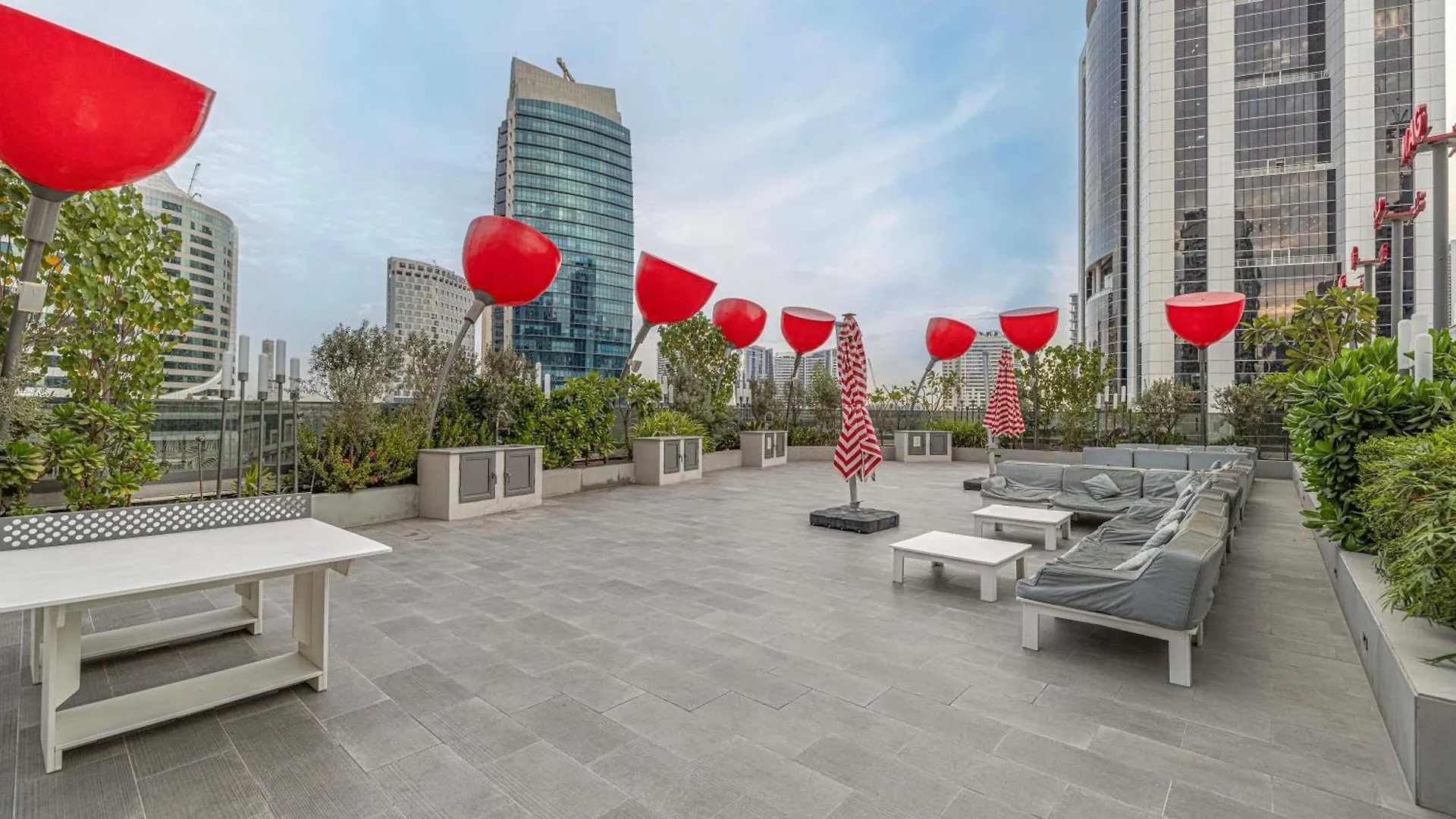 Majestay - Mag Living Dubaj 0*,