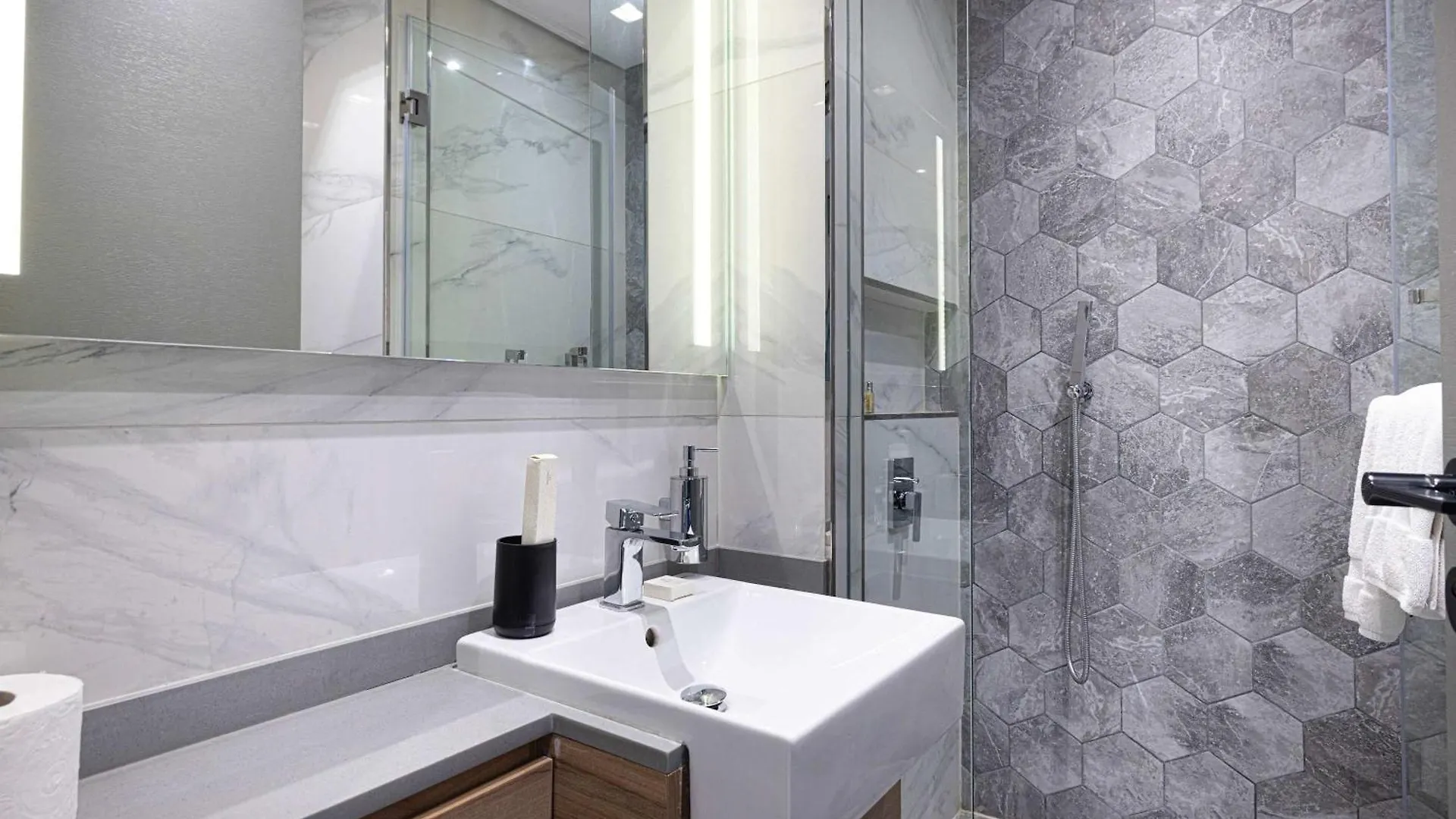Majestay - Mag Living Dubai Apartment