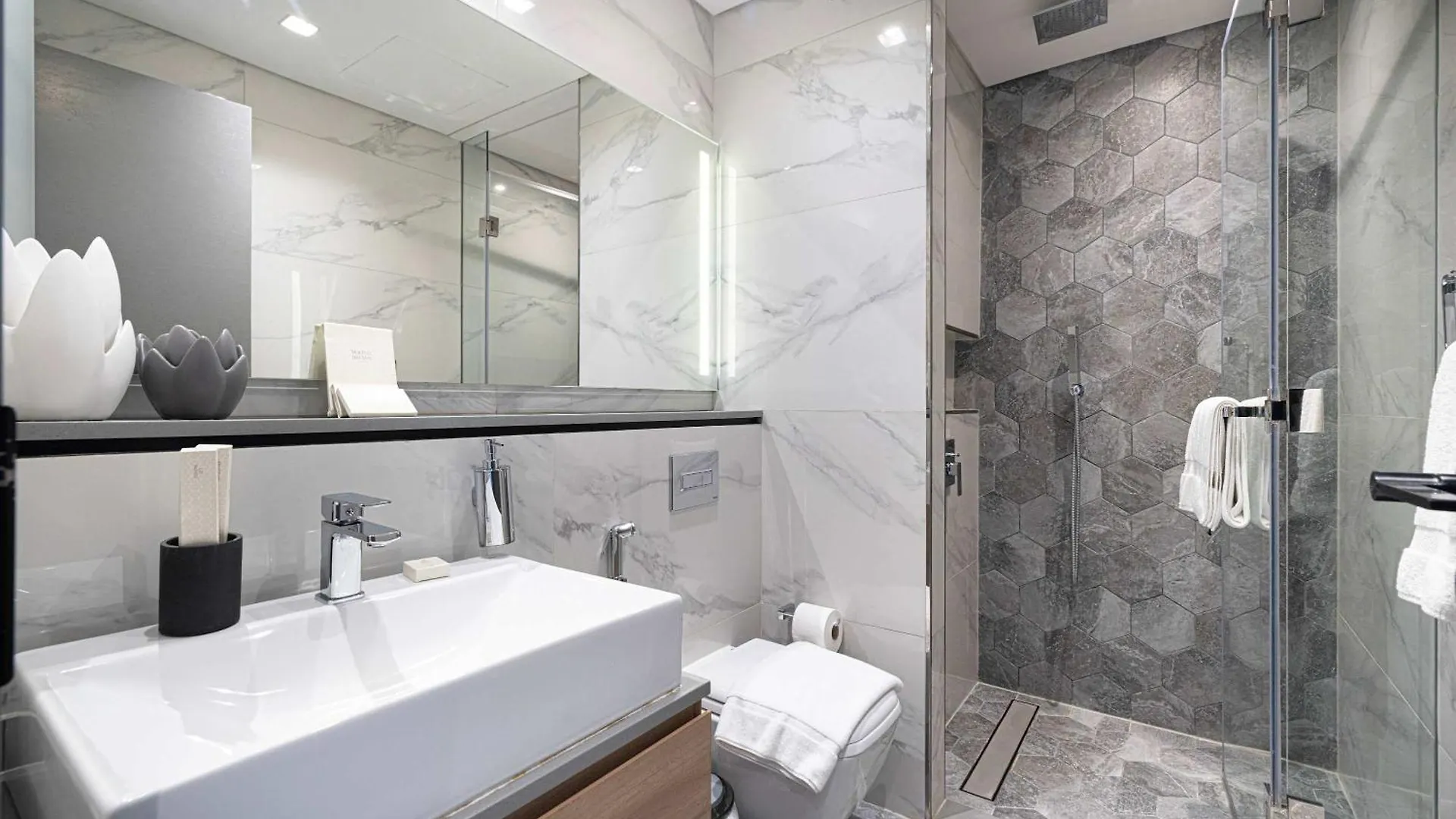 Majestay - Mag Living Dubai Apartment